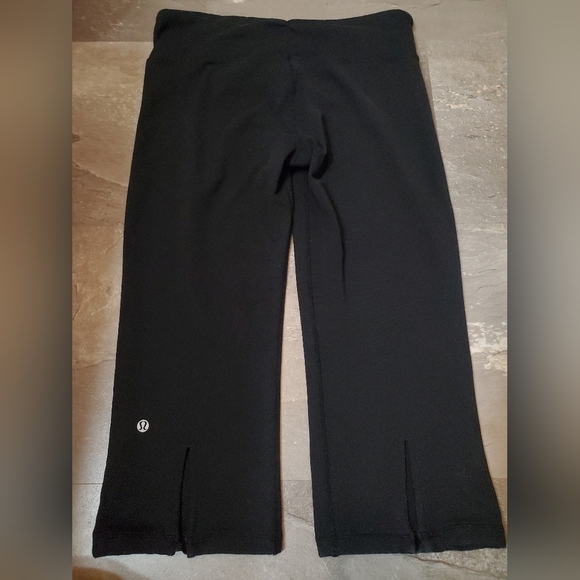 Lululemon cropped pants. Black. Ruched detail. Open at lower back. 18". Size 10. - Picture 2 of 12
